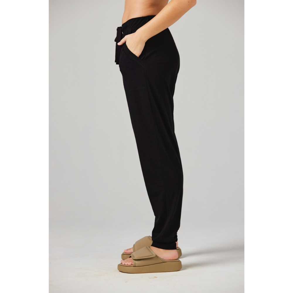 Merino jogger pants in black