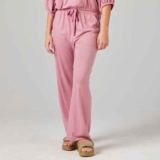 Petal pink merino loungewear pants with a drawstring waiste