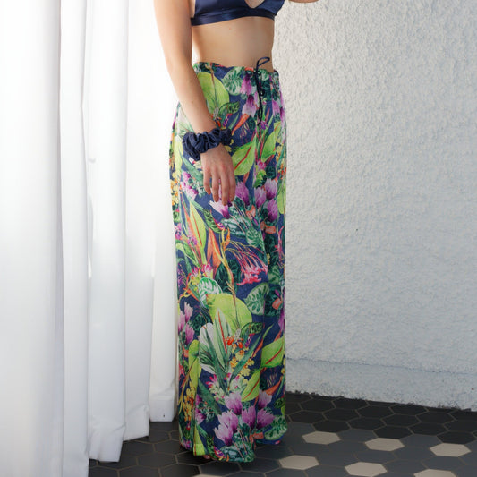 Silk lounge pyjama pants in tropical style from Carmen Kirstein