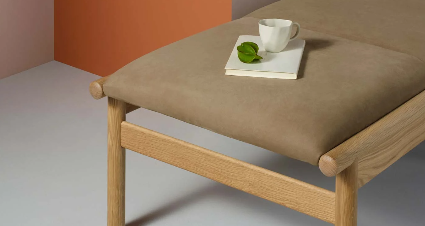 Tolv Neuff Bench in camel leather